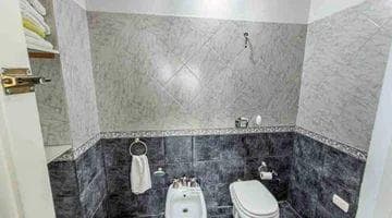 House for sale in Country Jockey: 3 bedrooms, 3 bathrooms, pool, and golf course in the background