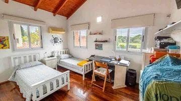 House for sale in Country Jockey: 3 bedrooms, 3 bathrooms, pool, and golf course in the background