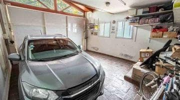 House for sale in Country Jockey: 3 bedrooms, 3 bathrooms, pool, and golf course in the background