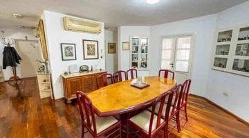 House for sale in Country Jockey: 3 bedrooms, 3 bathrooms, pool, and golf course in the background