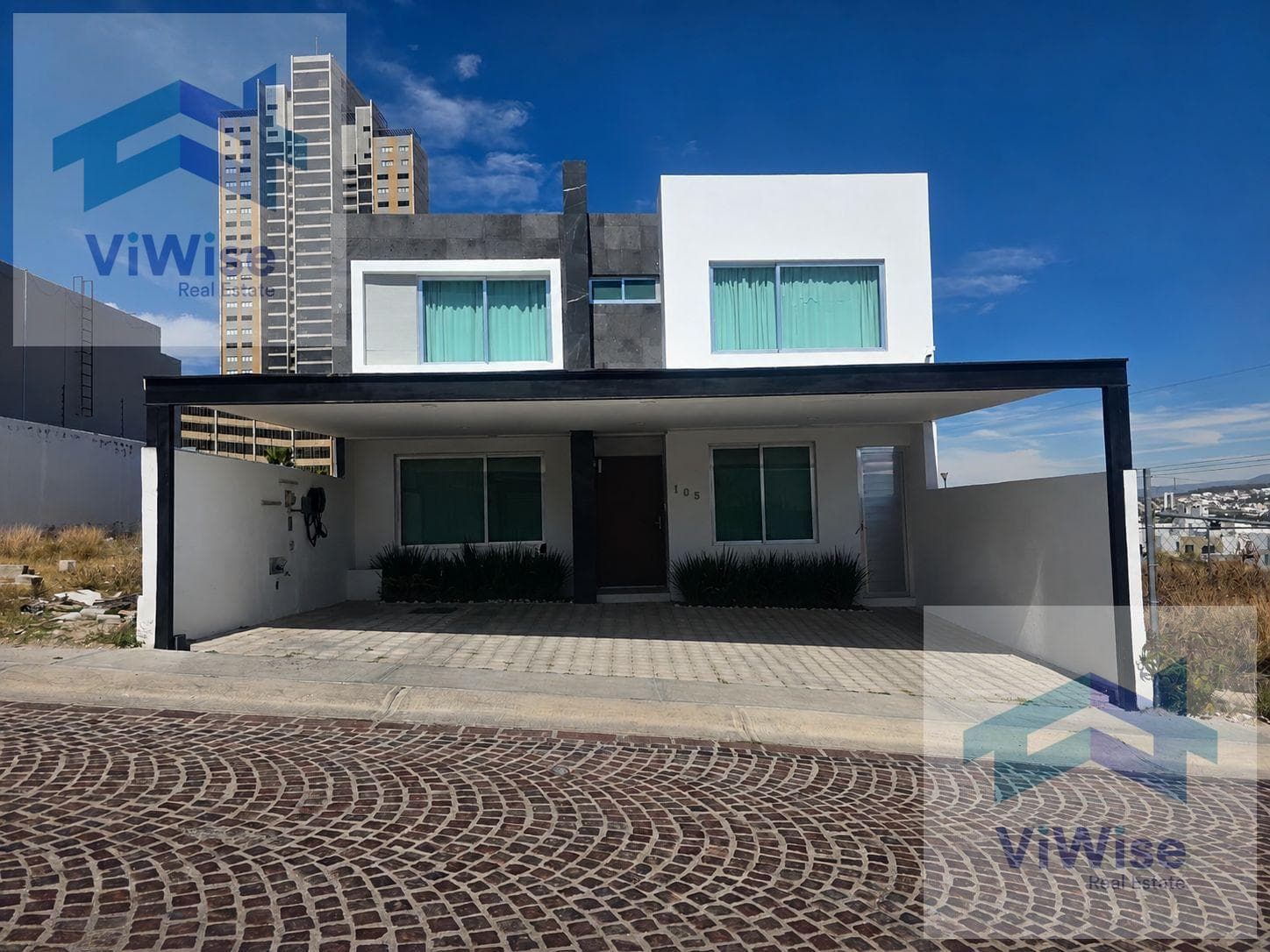 House for Sale in Cumbres del Lago