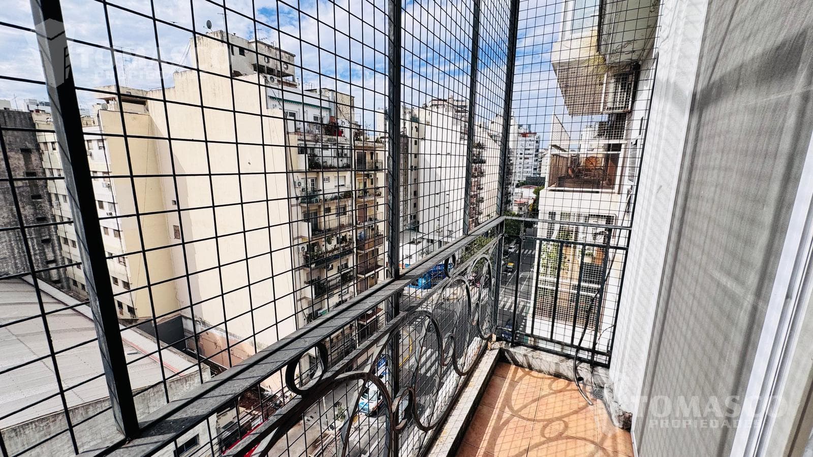 3-Bedroom Apartment for Sale with a Bright Front-Facing Utility Room - Caballito