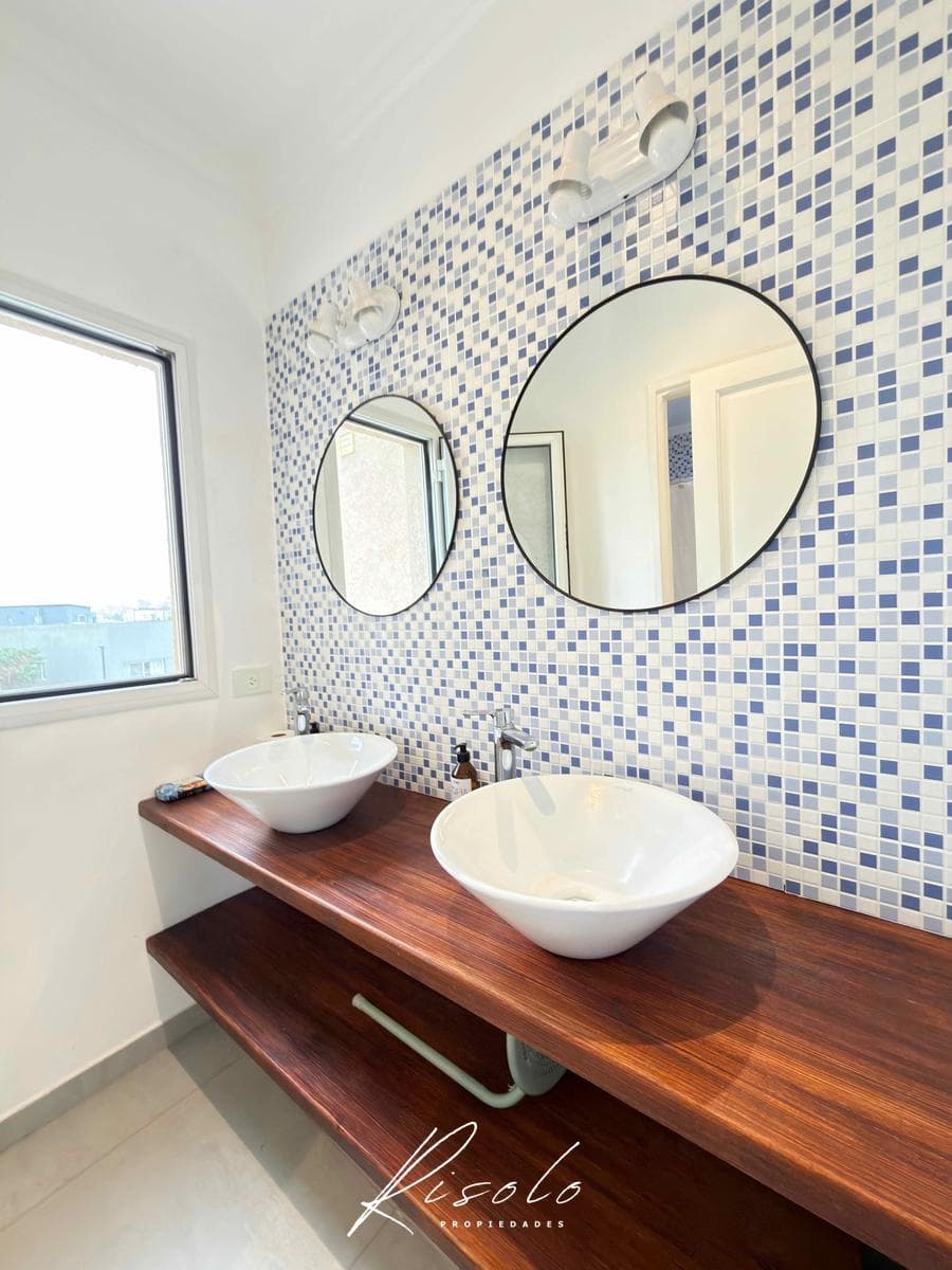 Casa en Venta y/o Alquiler, en Barrio Cerrado, Pileta. 3 dormitorios. Galeria. Escobar