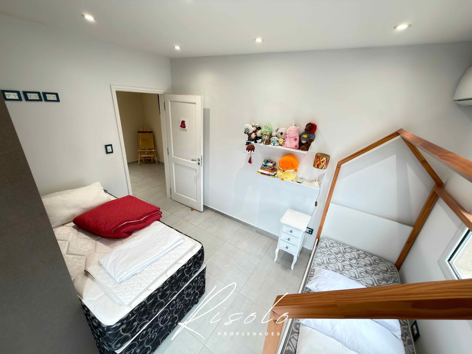 Casa en Venta y/o Alquiler, en Barrio Cerrado, Pileta. 3 dormitorios. Galeria. Escobar