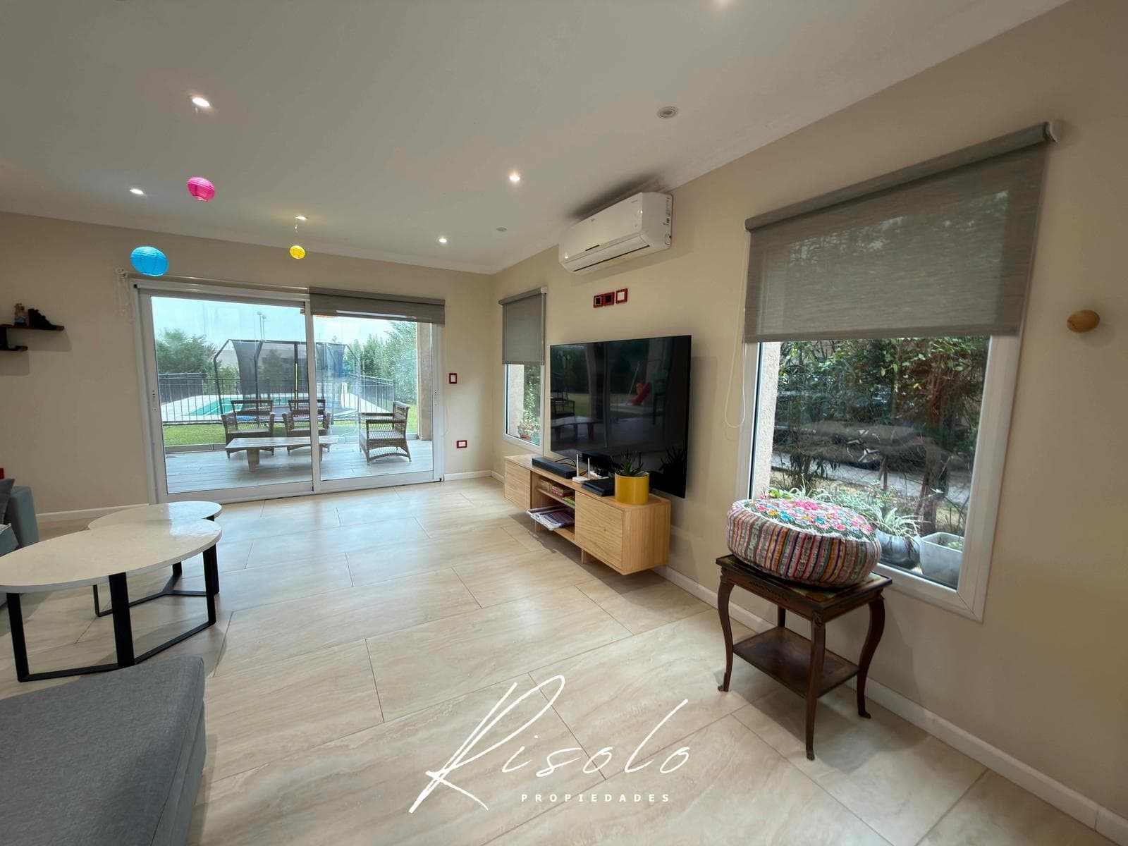 Casa en Venta y/o Alquiler, en Barrio Cerrado, Pileta. 3 dormitorios. Galeria. Escobar
