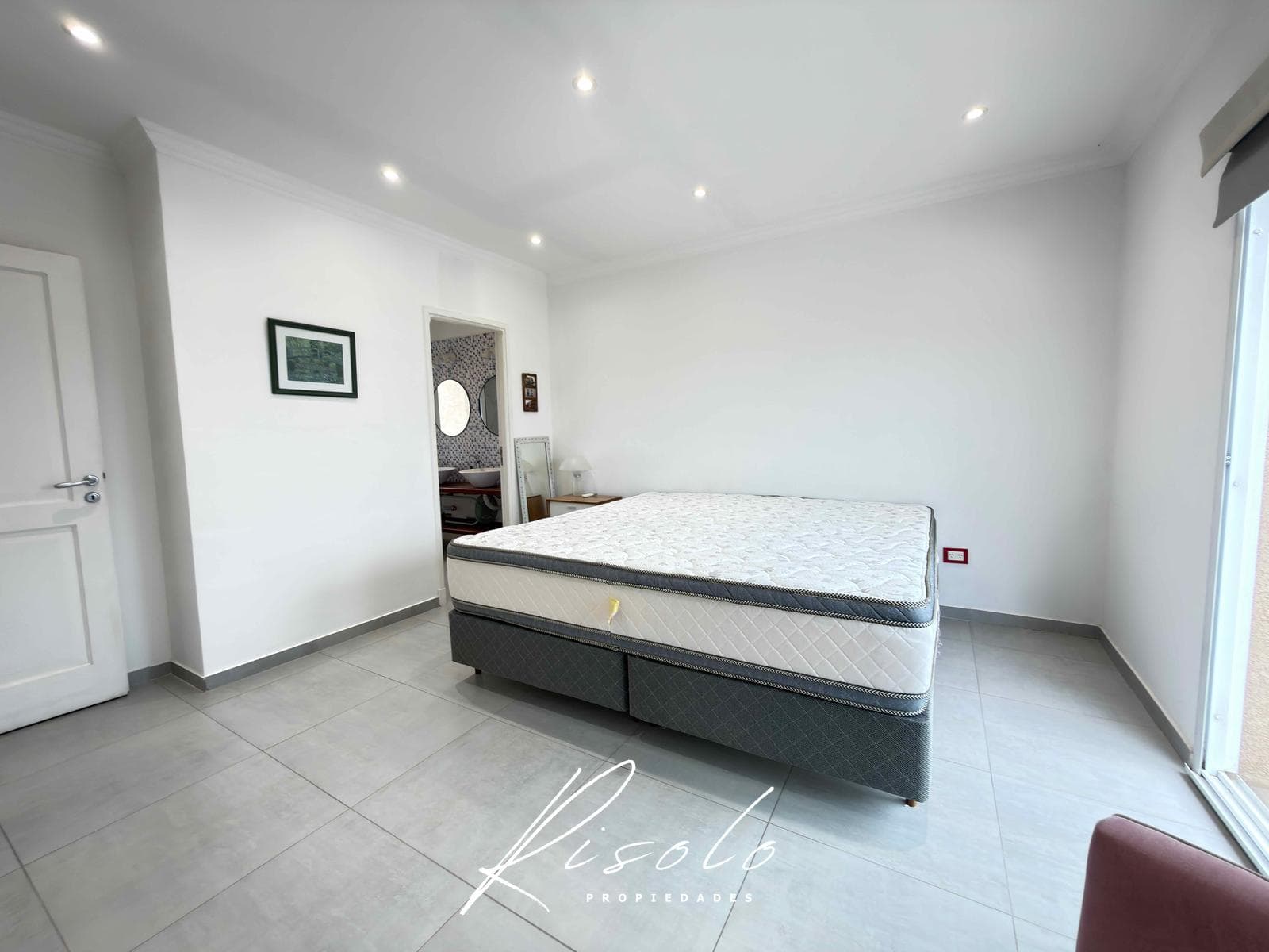 Casa en Venta y/o Alquiler, en Barrio Cerrado, Pileta. 3 dormitorios. Galeria. Escobar