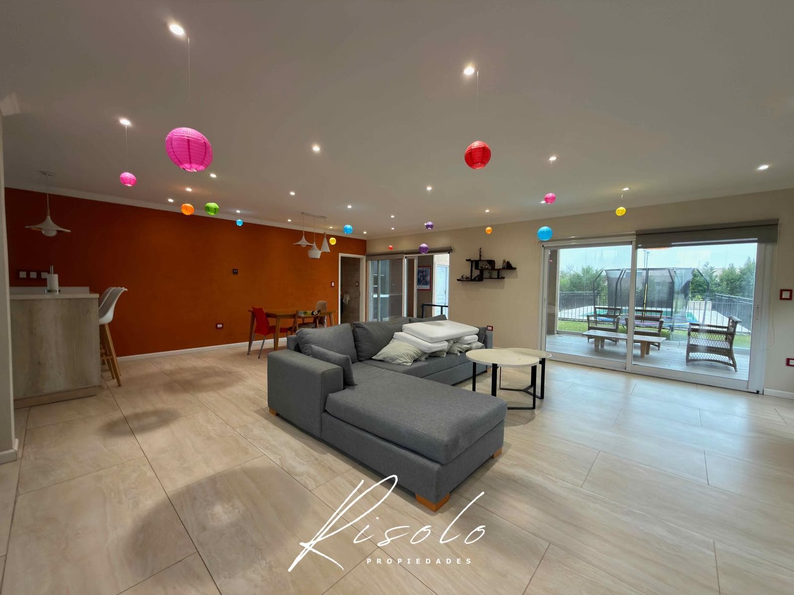 Casa en Venta y/o Alquiler, en Barrio Cerrado, Pileta. 3 dormitorios. Galeria. Escobar
