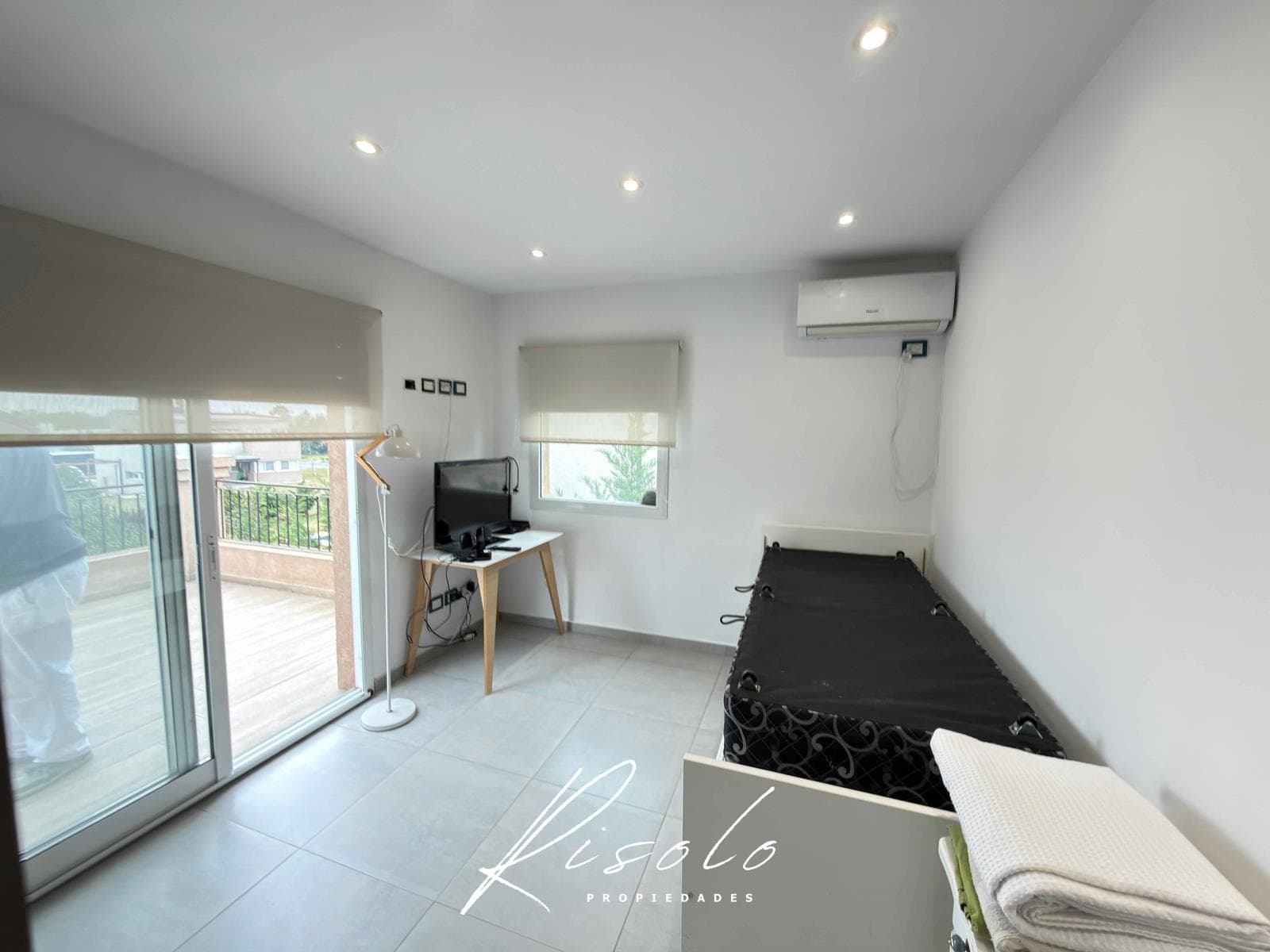 Casa en Venta y/o Alquiler, en Barrio Cerrado, Pileta. 3 dormitorios. Galeria. Escobar