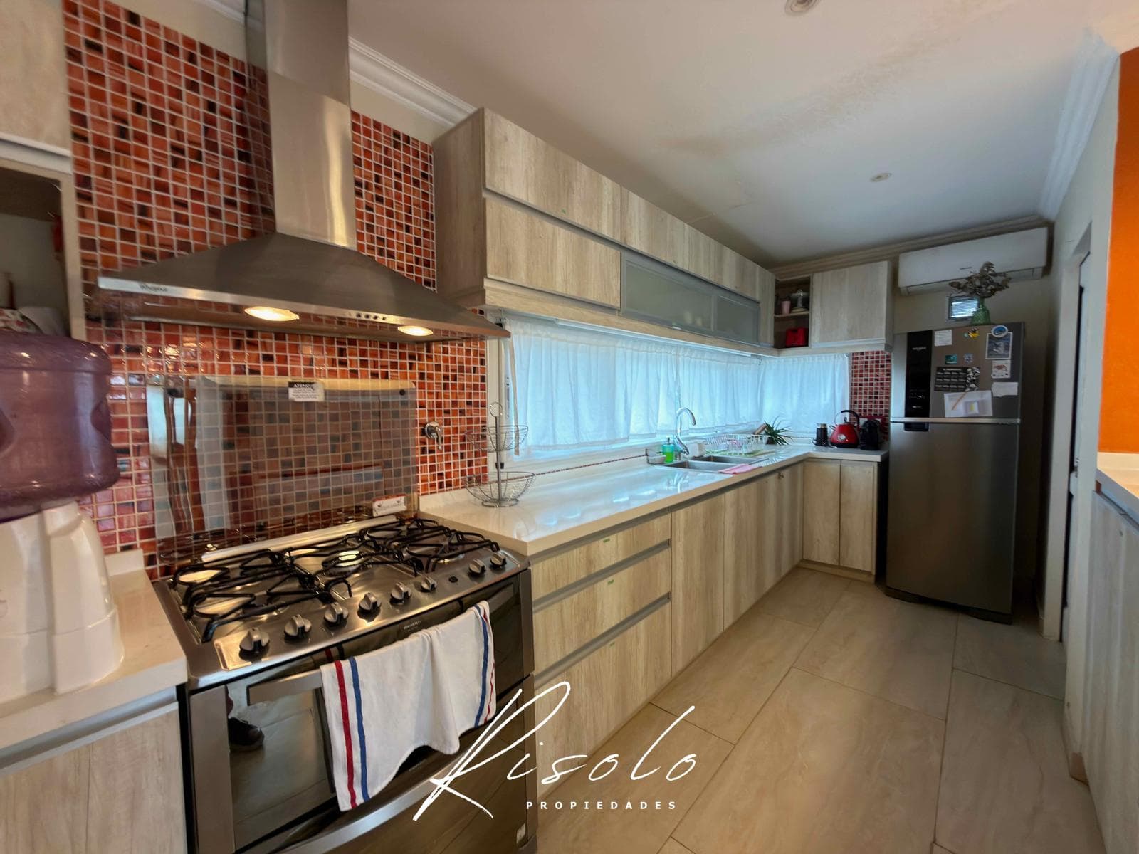 Casa en Venta y/o Alquiler, en Barrio Cerrado, Pileta. 3 dormitorios. Galeria. Escobar