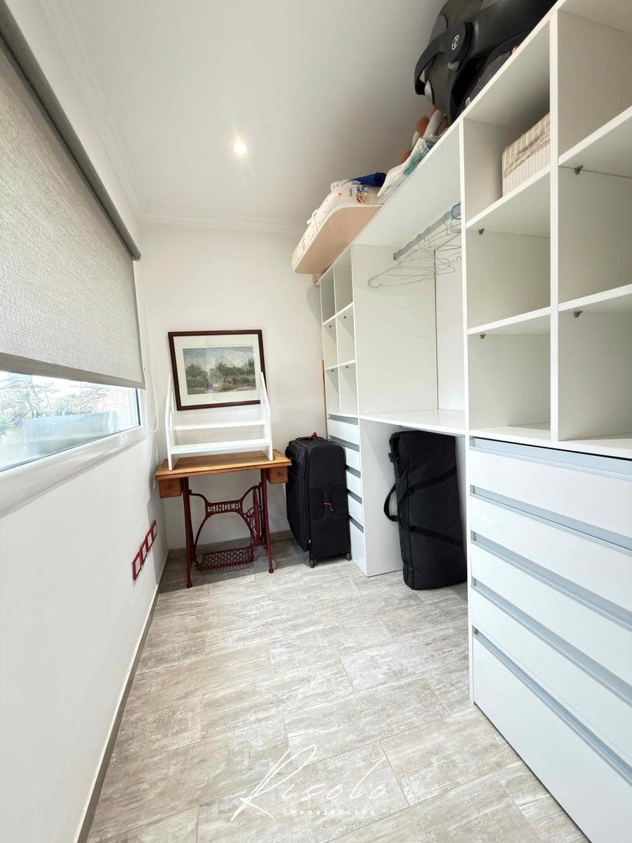 Casa en Venta y/o Alquiler, en Barrio Cerrado, Pileta. 3 dormitorios. Galeria. Escobar