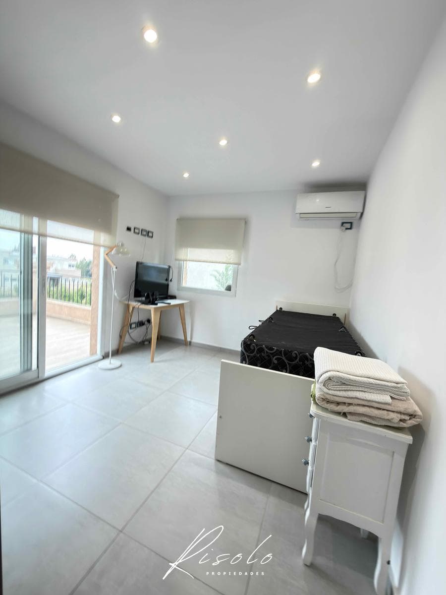 Casa en Venta y/o Alquiler, en Barrio Cerrado, Pileta. 3 dormitorios. Galeria. Escobar