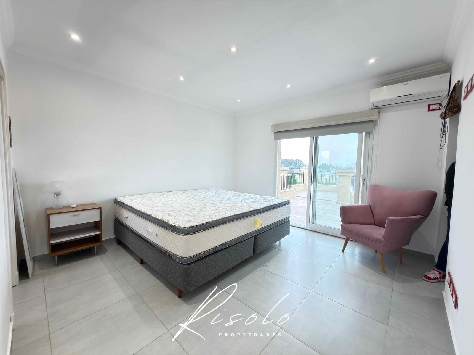 Casa en Venta y/o Alquiler, en Barrio Cerrado, Pileta. 3 dormitorios. Galeria. Escobar
