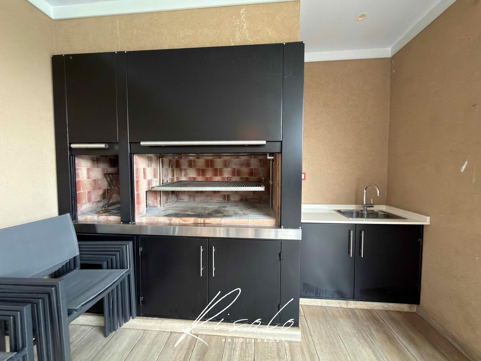 Casa en Venta y/o Alquiler, en Barrio Cerrado, Pileta. 3 dormitorios. Galeria. Escobar