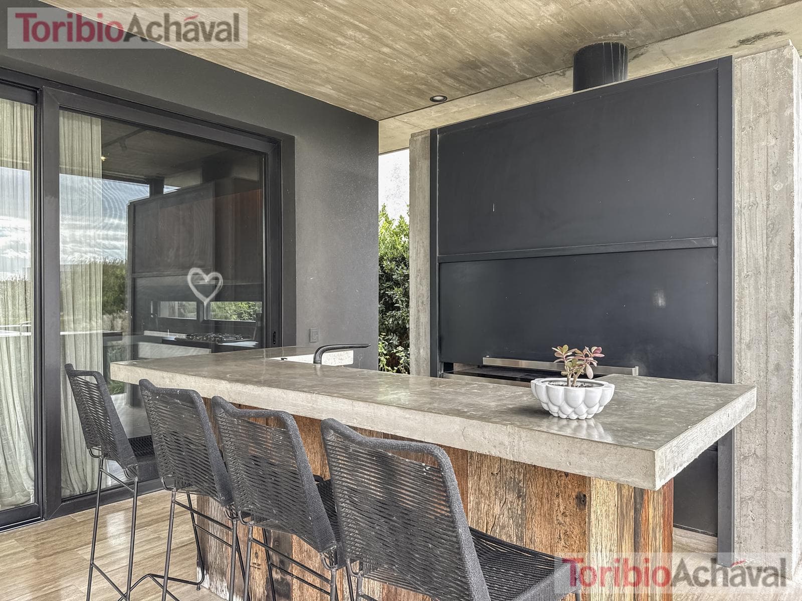 Lakefront home for sale, designed to let you enjoy the scenery of Virazon, 8 rooms (watch video)