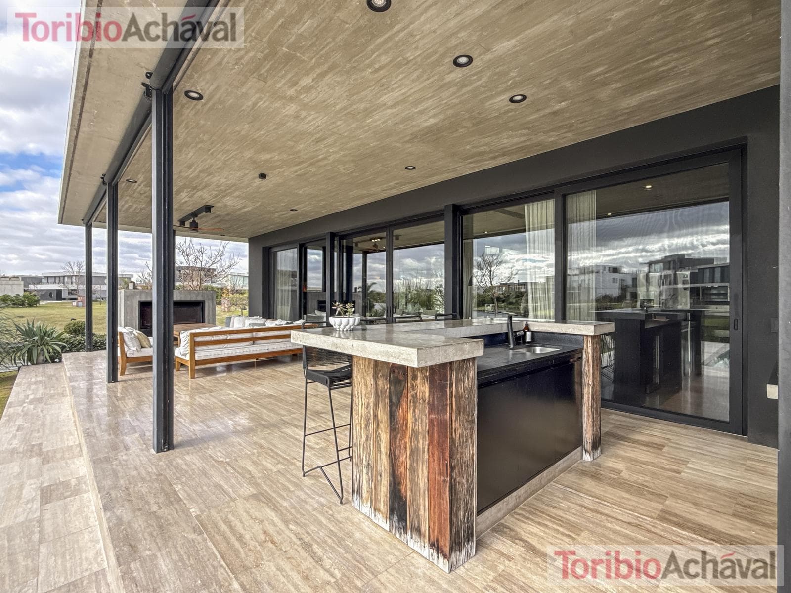Lakefront home for sale, designed to let you enjoy the scenery of Virazon, 8 rooms (watch video)