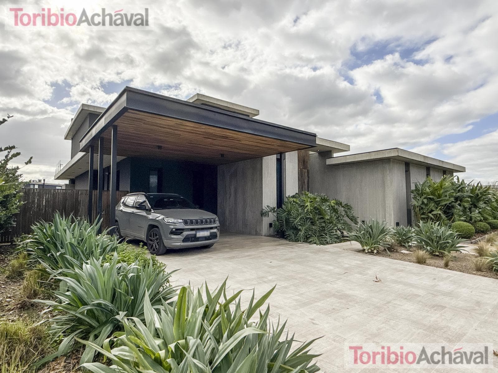 Lakefront home for sale, designed to let you enjoy the scenery of Virazon, 8 rooms (watch video)