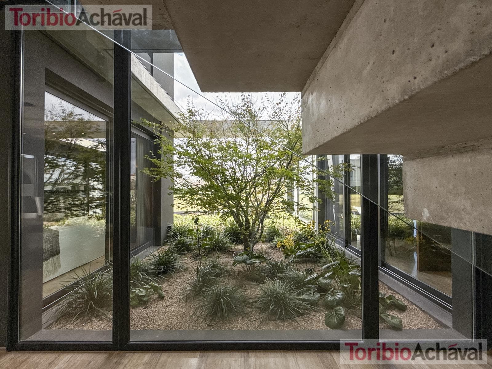 Lakefront home for sale, designed to let you enjoy the scenery of Virazon, 8 rooms (watch video)