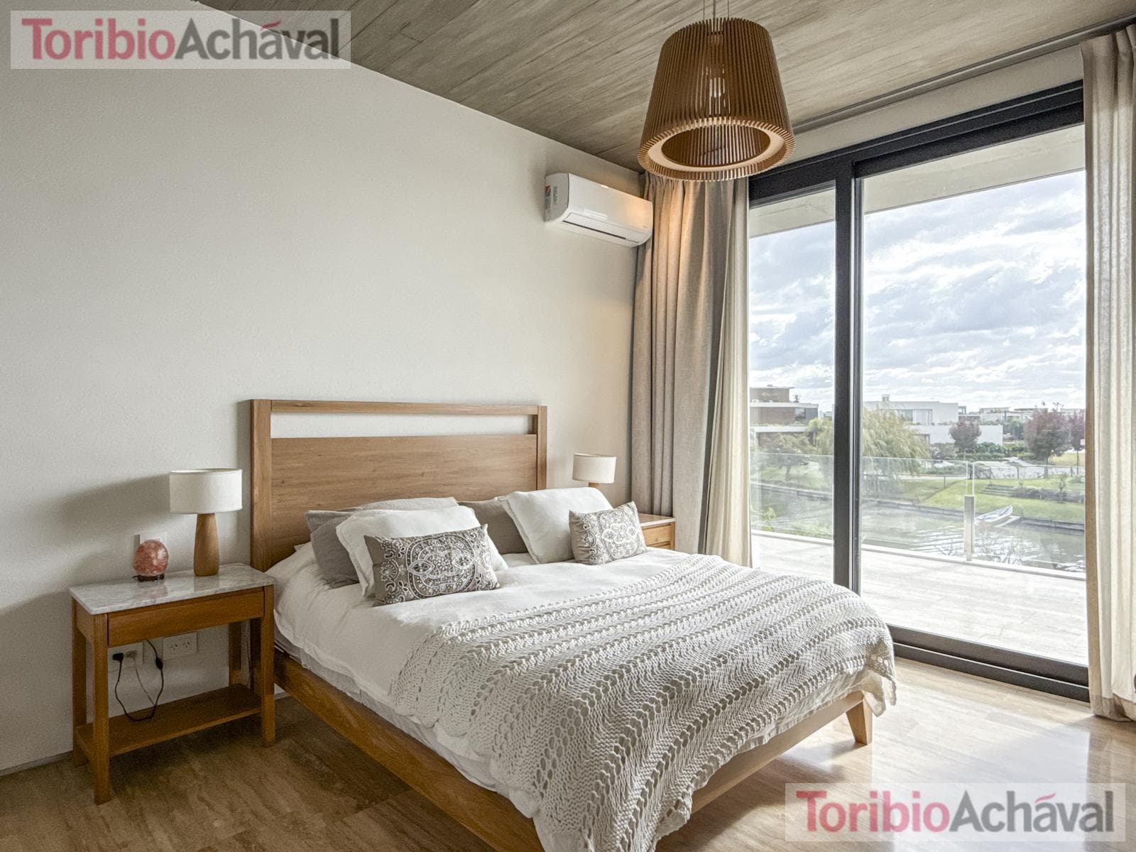Lakefront home for sale, designed to let you enjoy the scenery of Virazon, 8 rooms (watch video)