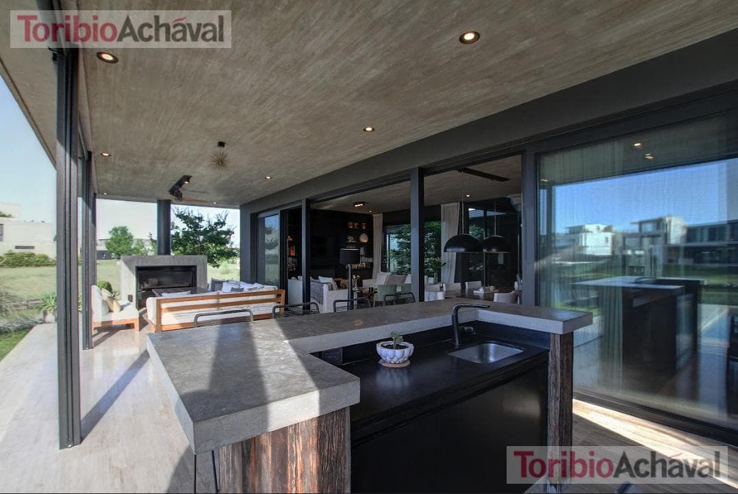Lakefront home for sale, designed to let you enjoy the scenery of Virazon, 8 rooms (watch video)