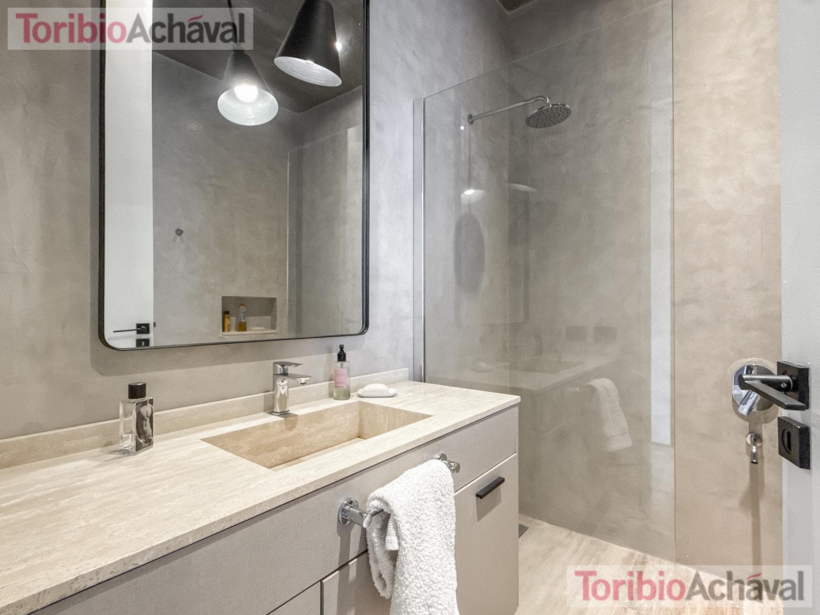 Lakefront home for sale, designed to let you enjoy the scenery of Virazon, 8 rooms (watch video)