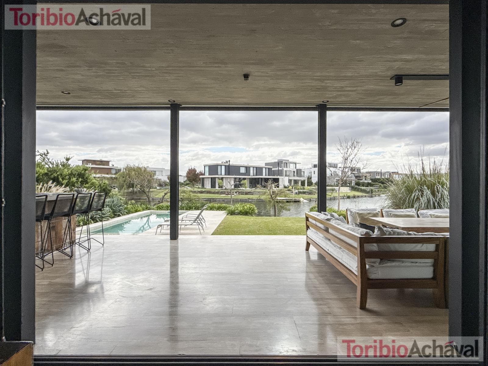 Lakefront home for sale, designed to let you enjoy the scenery of Virazon, 8 rooms (watch video)