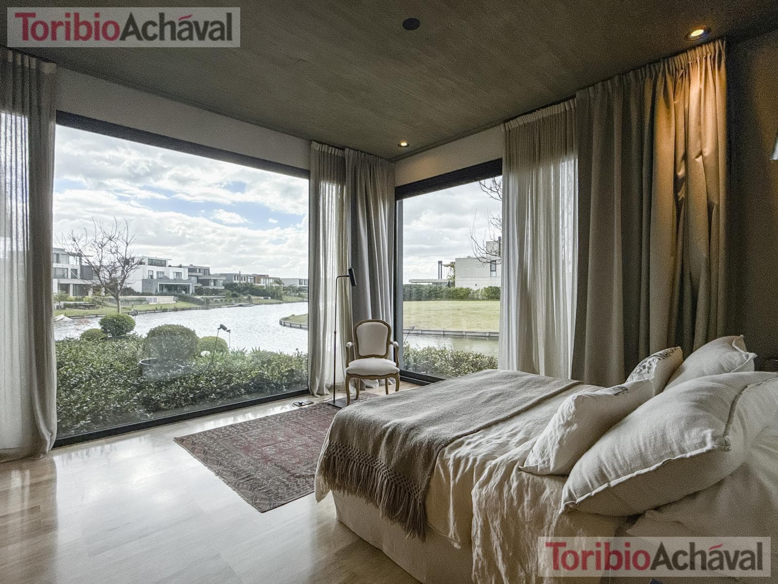 Lakefront home for sale, designed to let you enjoy the scenery of Virazon, 8 rooms (watch video)