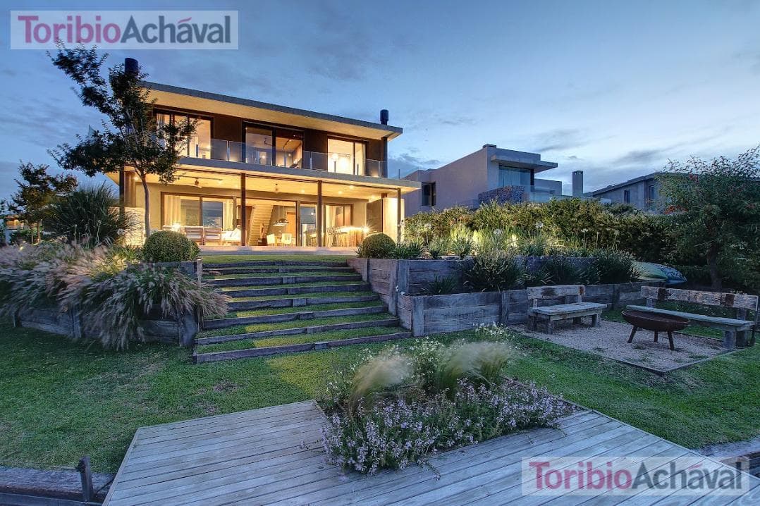 Lakefront home for sale, designed to let you enjoy the scenery of Virazon, 8 rooms (watch video)