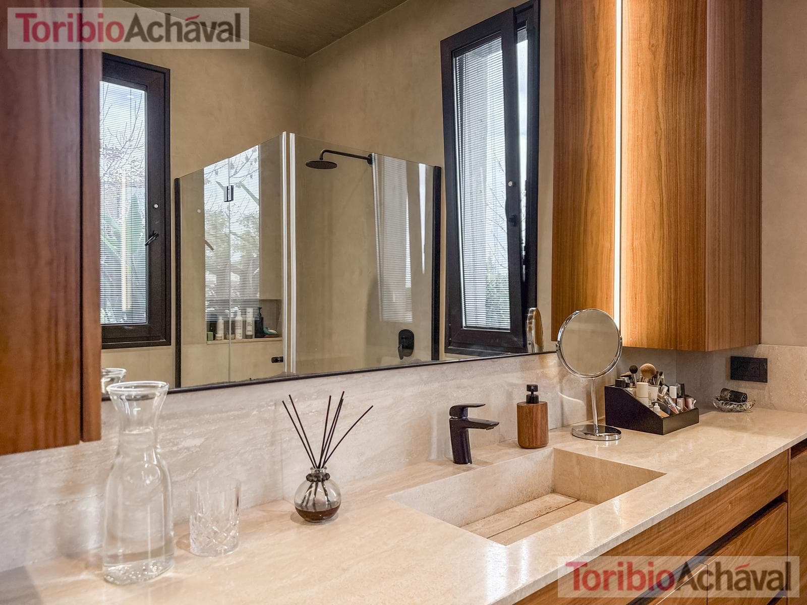 Lakefront home for sale, designed to let you enjoy the scenery of Virazon, 8 rooms (watch video)