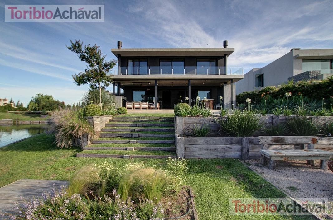 Lakefront home for sale, designed to let you enjoy the scenery of Virazon, 8 rooms (watch video)