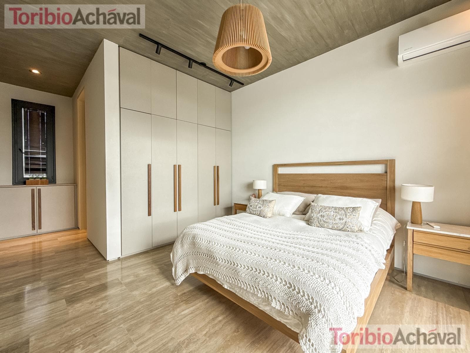 Lakefront home for sale, designed to let you enjoy the scenery of Virazon, 8 rooms (watch video)