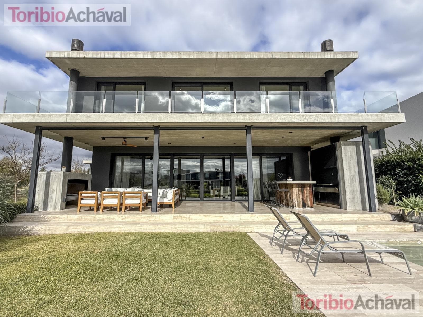 Lakefront home for sale, designed to let you enjoy the scenery of Virazon, 8 rooms (watch video)