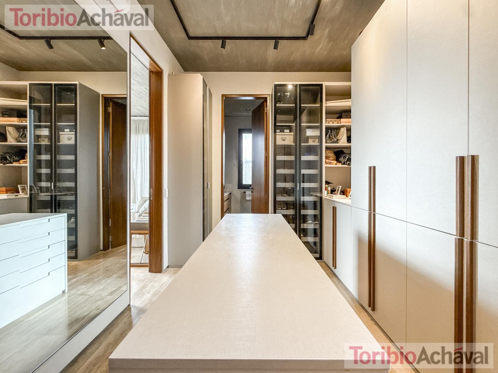 Lakefront home for sale, designed to let you enjoy the scenery of Virazon, 8 rooms (watch video)