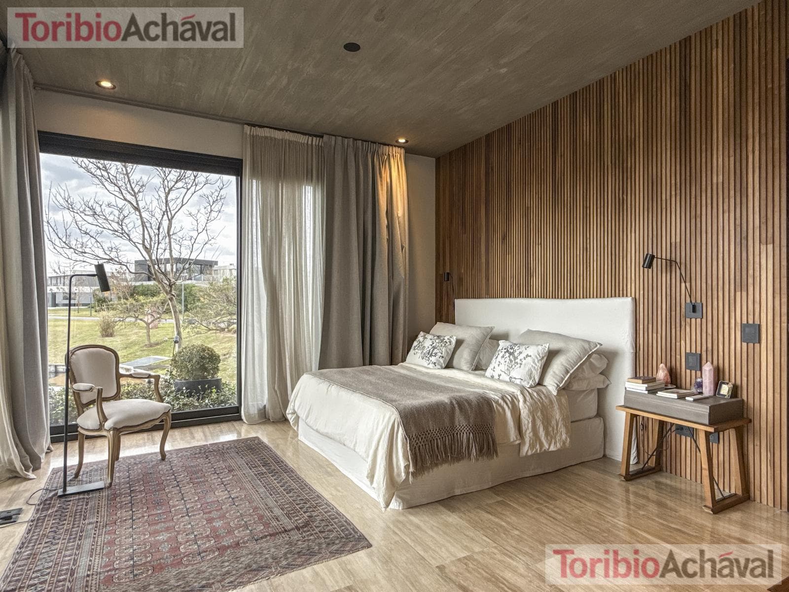 Lakefront home for sale, designed to let you enjoy the scenery of Virazon, 8 rooms (watch video)