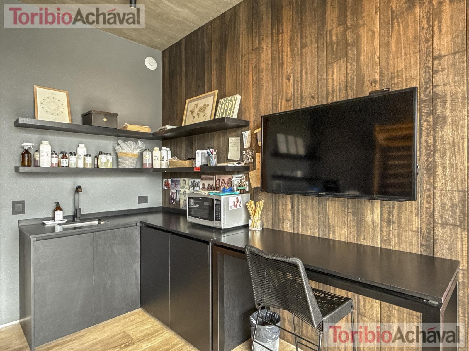 Lakefront home for sale, designed to let you enjoy the scenery of Virazon, 8 rooms (watch video)