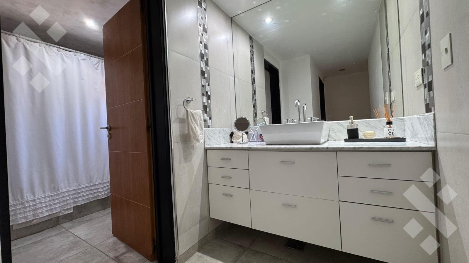 Modern single-story house with a pool - La Falda neighborhood, Cipolletti
