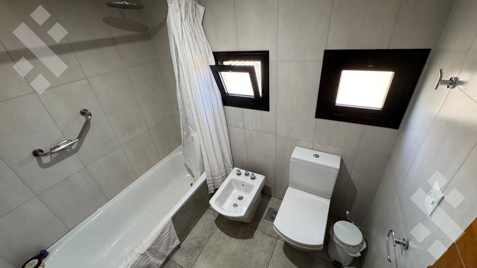 Modern single-story house with a pool - La Falda neighborhood, Cipolletti