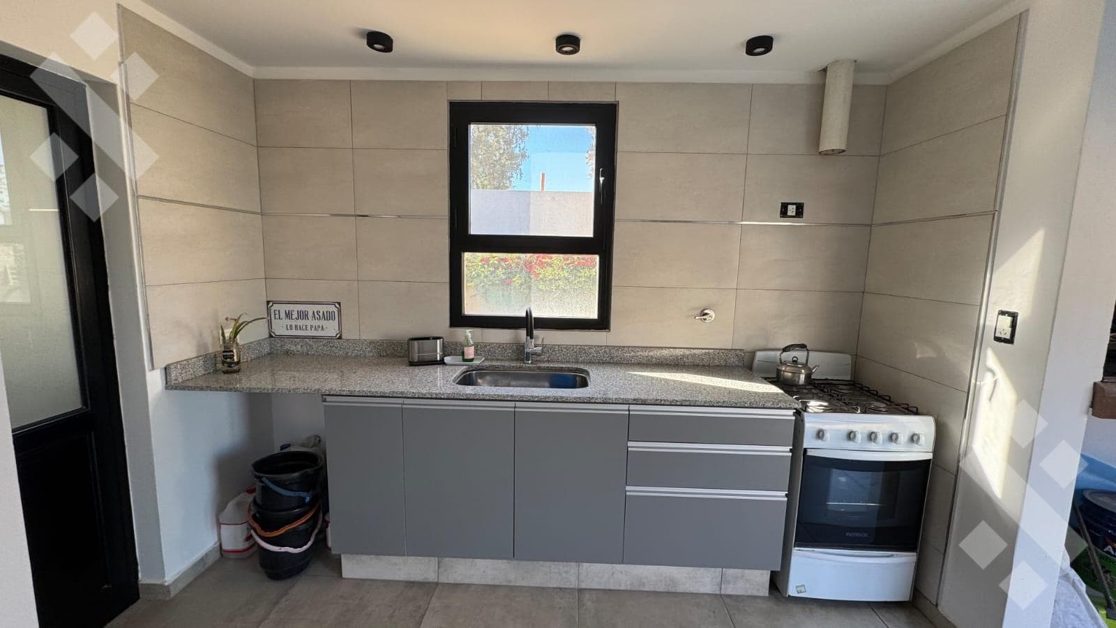 Modern single-story house with a pool - La Falda neighborhood, Cipolletti