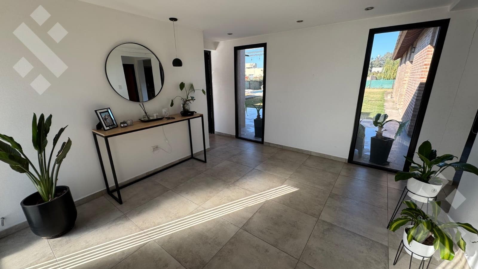 Modern single-story house with a pool - La Falda neighborhood, Cipolletti