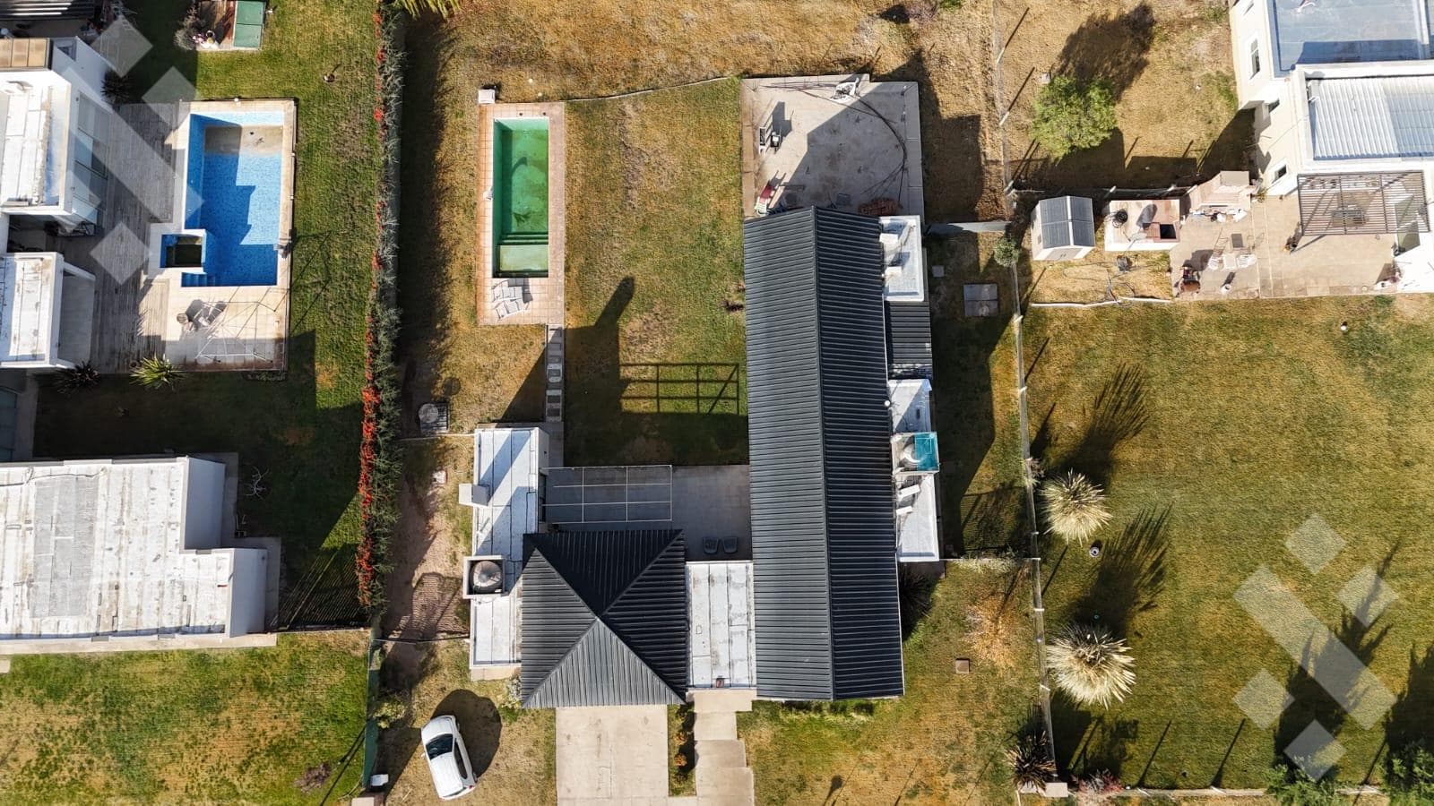 Modern single-story house with a pool - La Falda neighborhood, Cipolletti