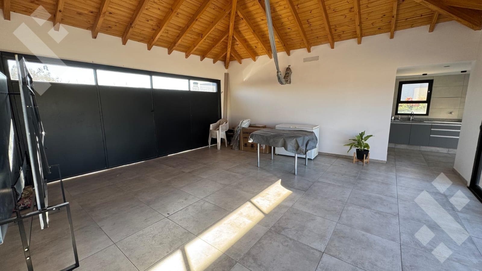 Modern single-story house with a pool - La Falda neighborhood, Cipolletti