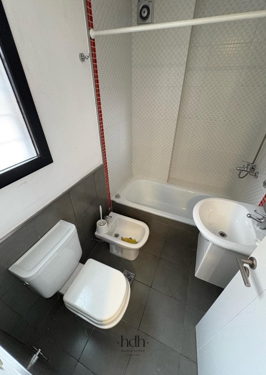 2-bedroom, 2-bathroom apartment for sale with a balcony and a new kitchen in Córdoba