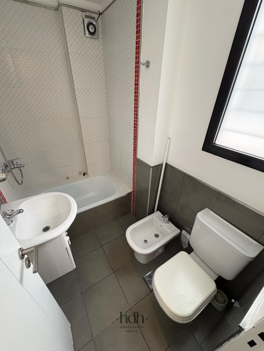2-bedroom, 2-bathroom apartment for sale with a balcony and a new kitchen in Córdoba