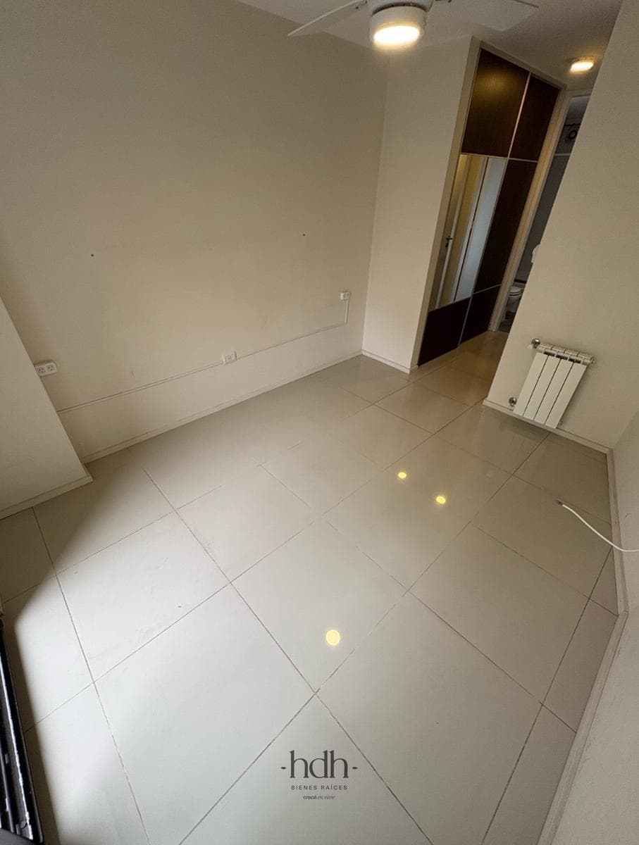 2-bedroom, 2-bathroom apartment for sale with a balcony and a new kitchen in Córdoba