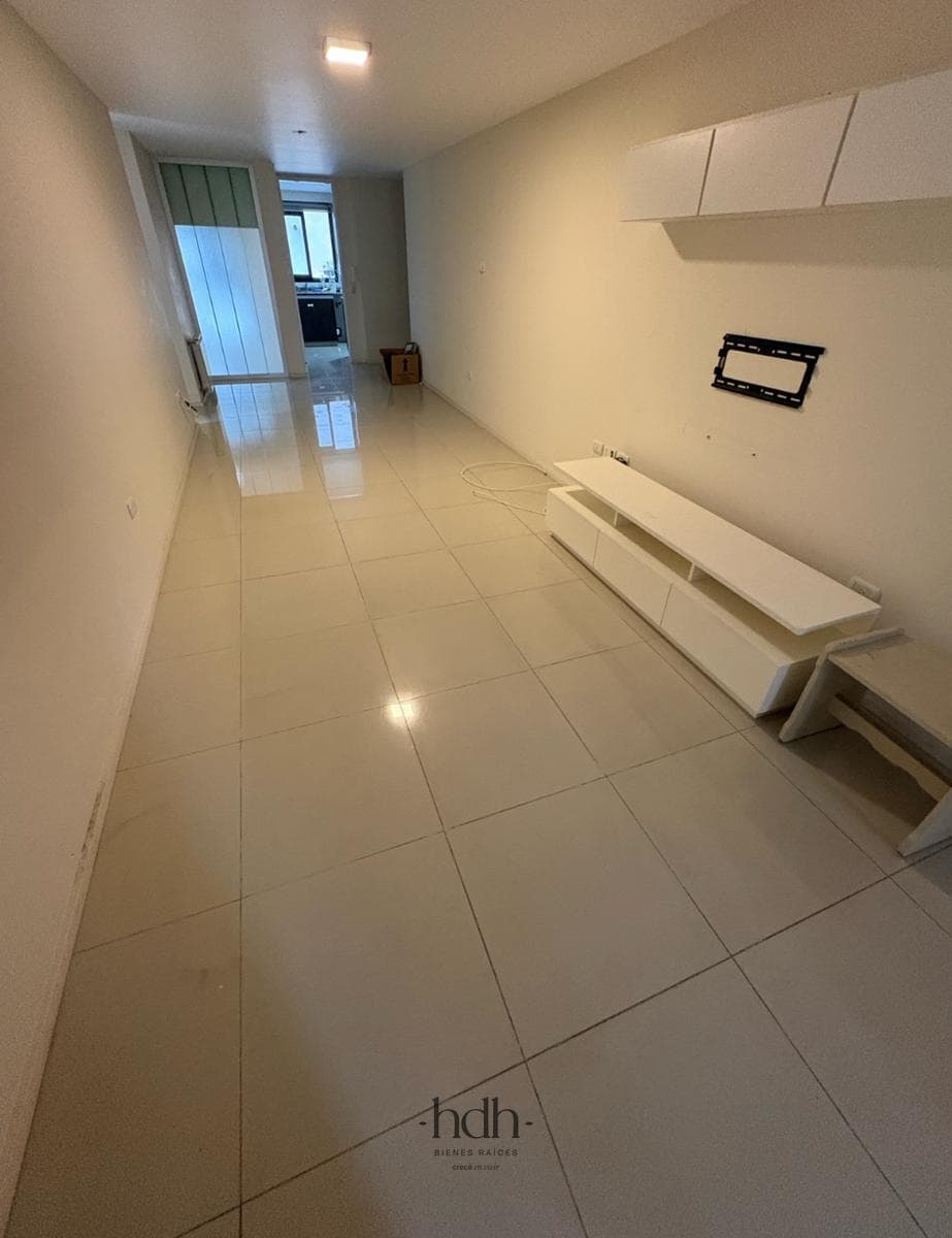 2-bedroom, 2-bathroom apartment for sale with a balcony and a new kitchen in Córdoba