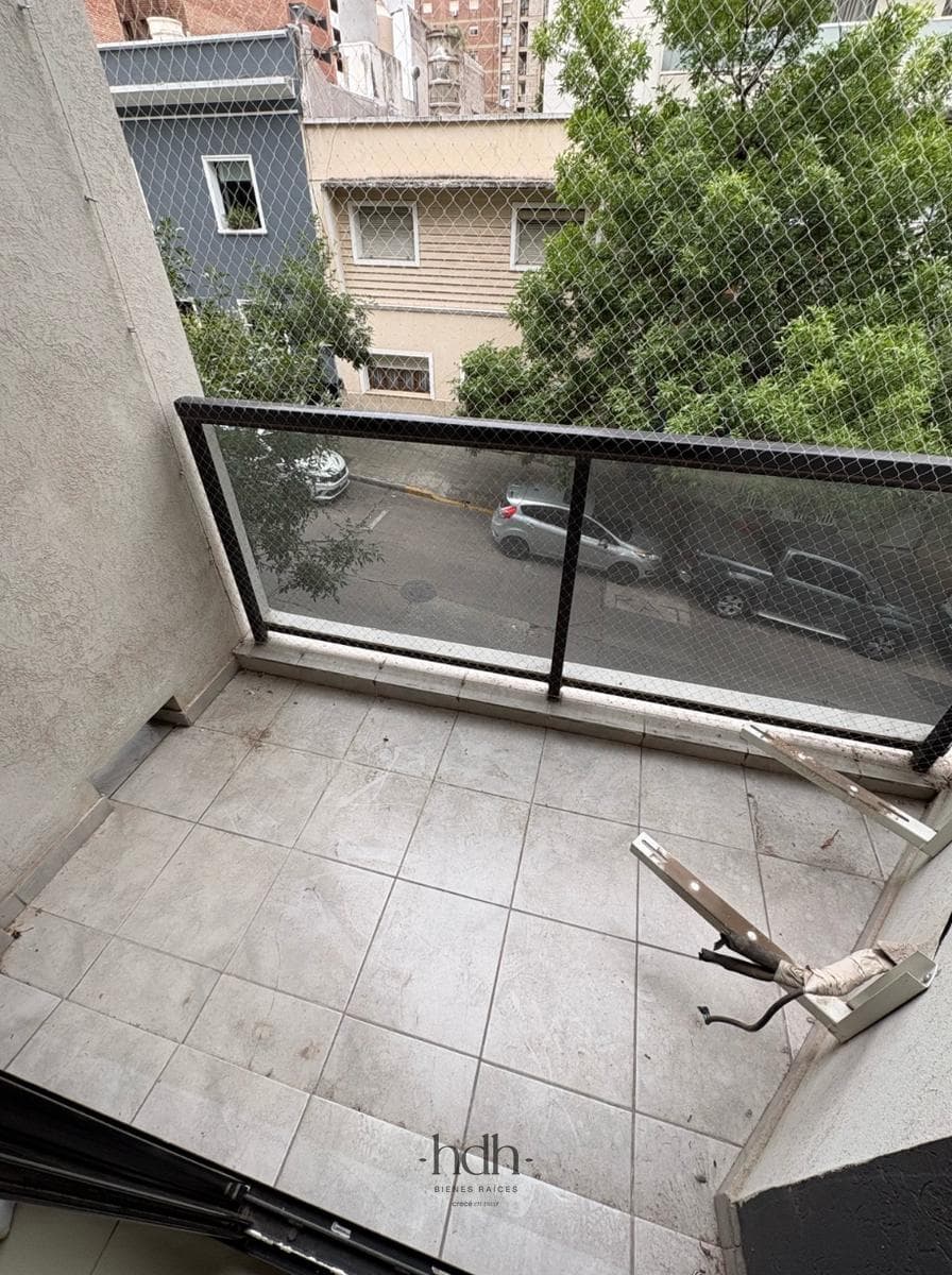 2-bedroom, 2-bathroom apartment for sale with a balcony and a new kitchen in Córdoba