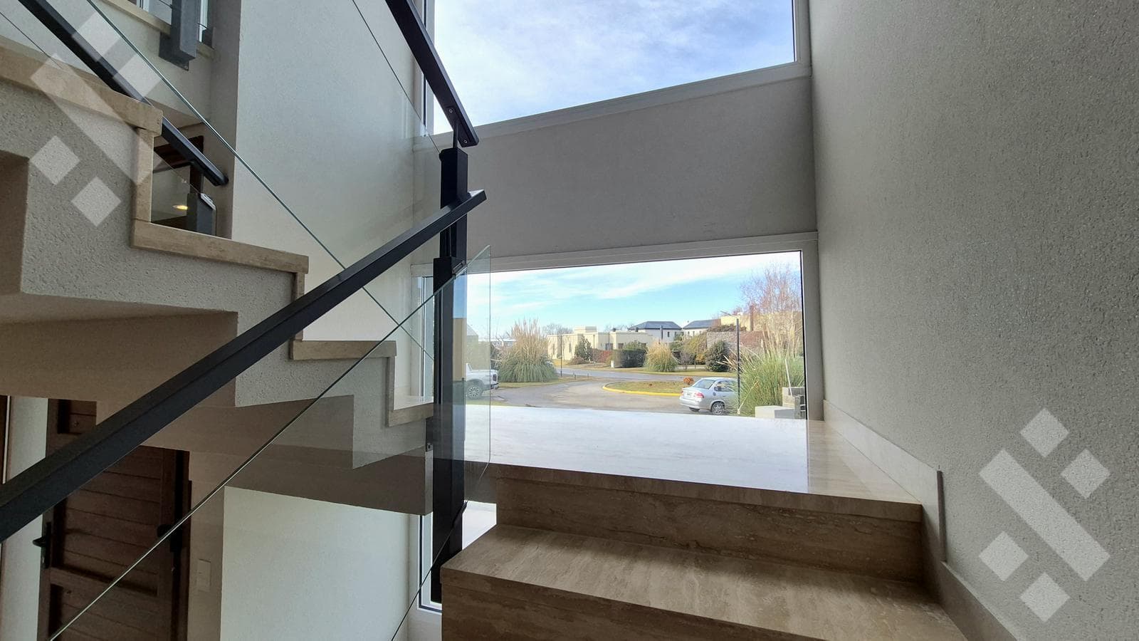 House for SALE, brand-new in the COSTA AZUL gated community. Cutting-edge design. Neuquén, capital city.
