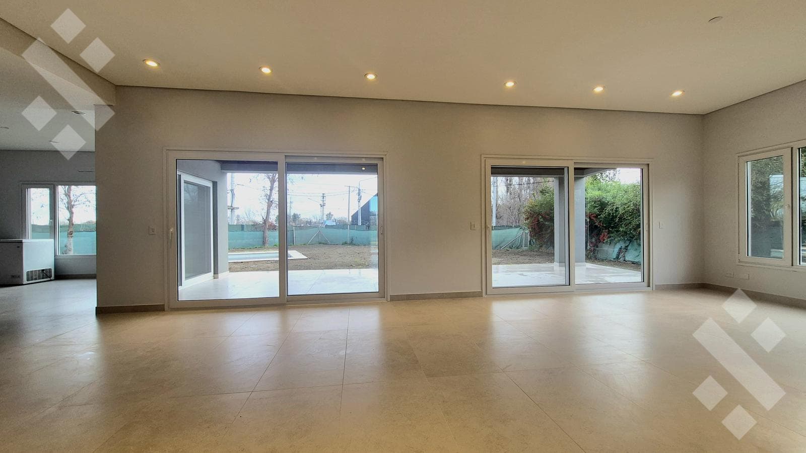 House for SALE, brand-new in the COSTA AZUL gated community. Cutting-edge design. Neuquén, capital city.