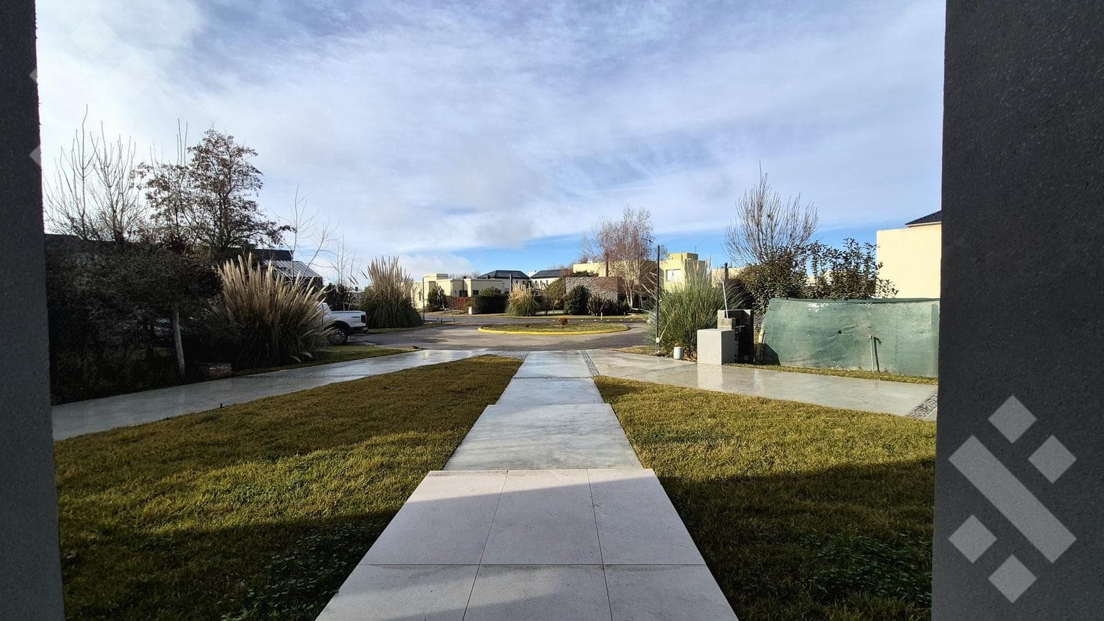 House for SALE, brand-new in the COSTA AZUL gated community. Cutting-edge design. Neuquén, capital city.