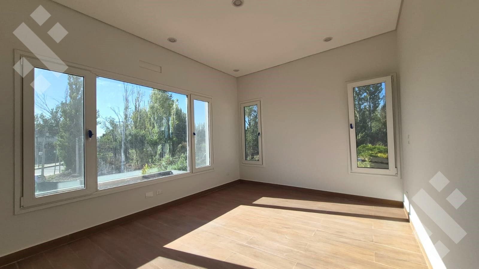 House for SALE, brand-new in the COSTA AZUL gated community. Cutting-edge design. Neuquén, capital city.