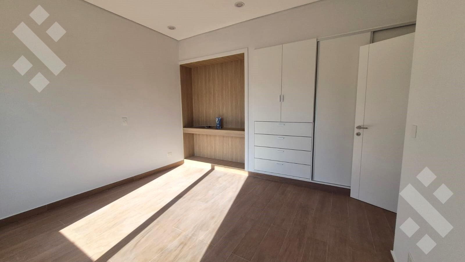 House for SALE, brand-new in the COSTA AZUL gated community. Cutting-edge design. Neuquén, capital city.